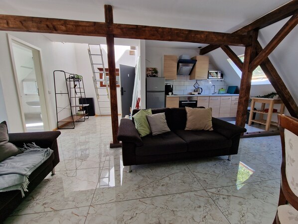 TV - Rooftop studio near the main station & trade fair | Netflix included (Essen)