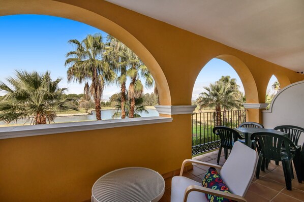 Apartment | Outdoor dining