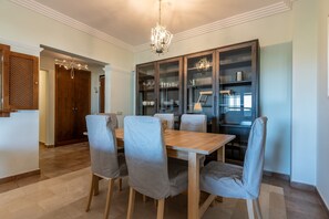 Apartment | Dining