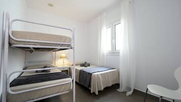 4 bedrooms, iron/ironing board