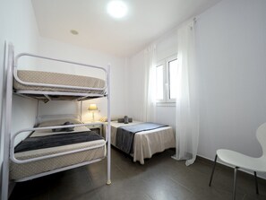 House | 4 bedrooms, iron/ironing board