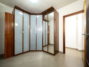 House | 4 bedrooms, iron/ironing board