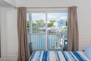 3 عدّة غرف نوم ومكواة/لوح كي وواي فاي وملاءات أسرّة