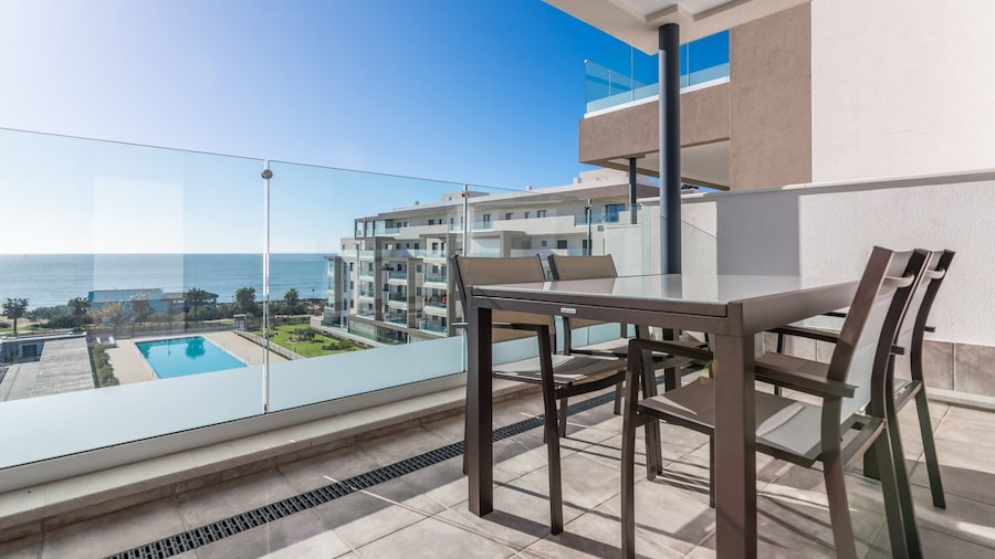 Isla Canela: Waterfront Family Oasis