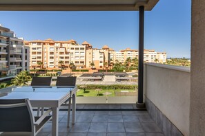Outdoor dining - Coastal Getaway in Isla Canela (Ayamonte)