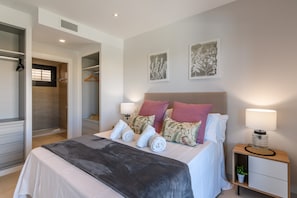 2 habitaciones y tabla de planchar con plancha 