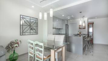 Apartment | Dining