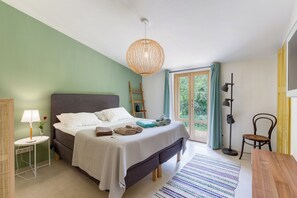 4 slaapkamers, een strijkplank/strijkijzer, wifi, beddengoed