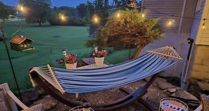 Charming 2-bedroom bed & breakfast in peaceful Cayuga with WiFi, AC