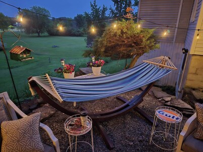 Charming 2-bedroom bed & breakfast in peaceful Cayuga with WiFi, AC