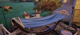 Charming 2-bedroom bed & breakfast in peaceful Cayuga with WiFi, AC