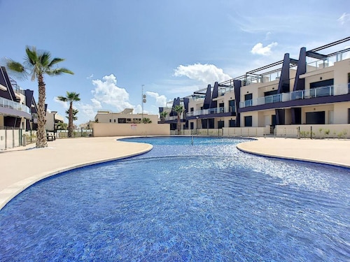 Stylish Apartment Near the Coast