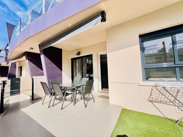 Outdoor dining - Apartment in Pilar Close to the Sea (Pilar de la Horadada)