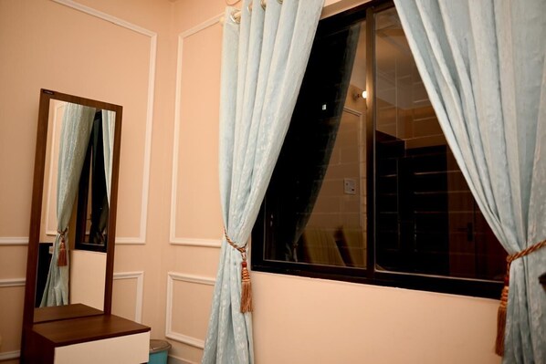 Deluxe Quadruple Room | Desk, free WiFi
