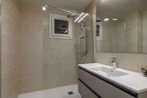 Apartment | Bathroom - Coastal Retreat in Punta del Moral (Ayamonte)