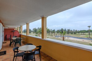 Apartment | Outdoor dining