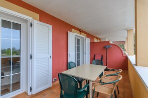 아파트 | 야외 식당