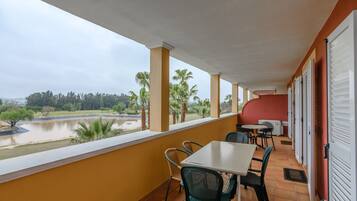 Apartment | Outdoor dining