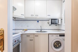 Private kitchen - Punta del Moral: Comfortable Coastal Escape (Ayamonte)