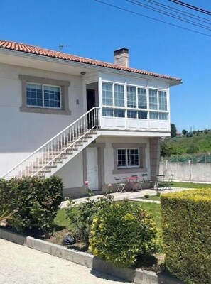 Exterior - Second floor apartment in a house near Camino Inglés (Pet friendly) (Abegondo)