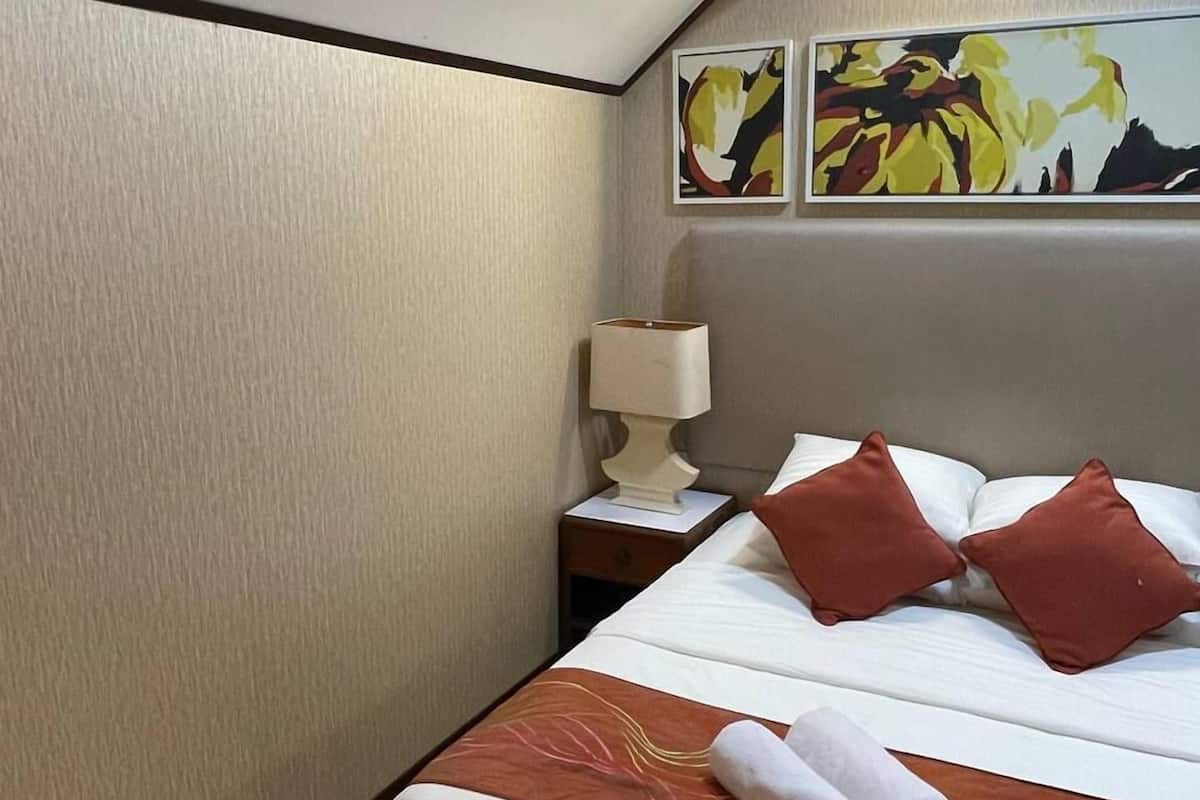 Desk, bed sheets