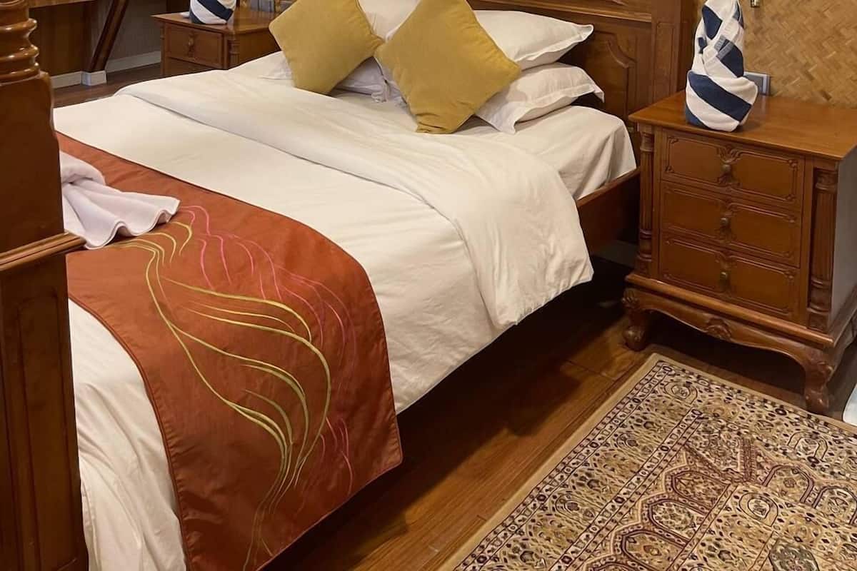 Desk, bed sheets
