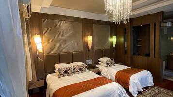 Premium Triple Room | Desk, bed sheets