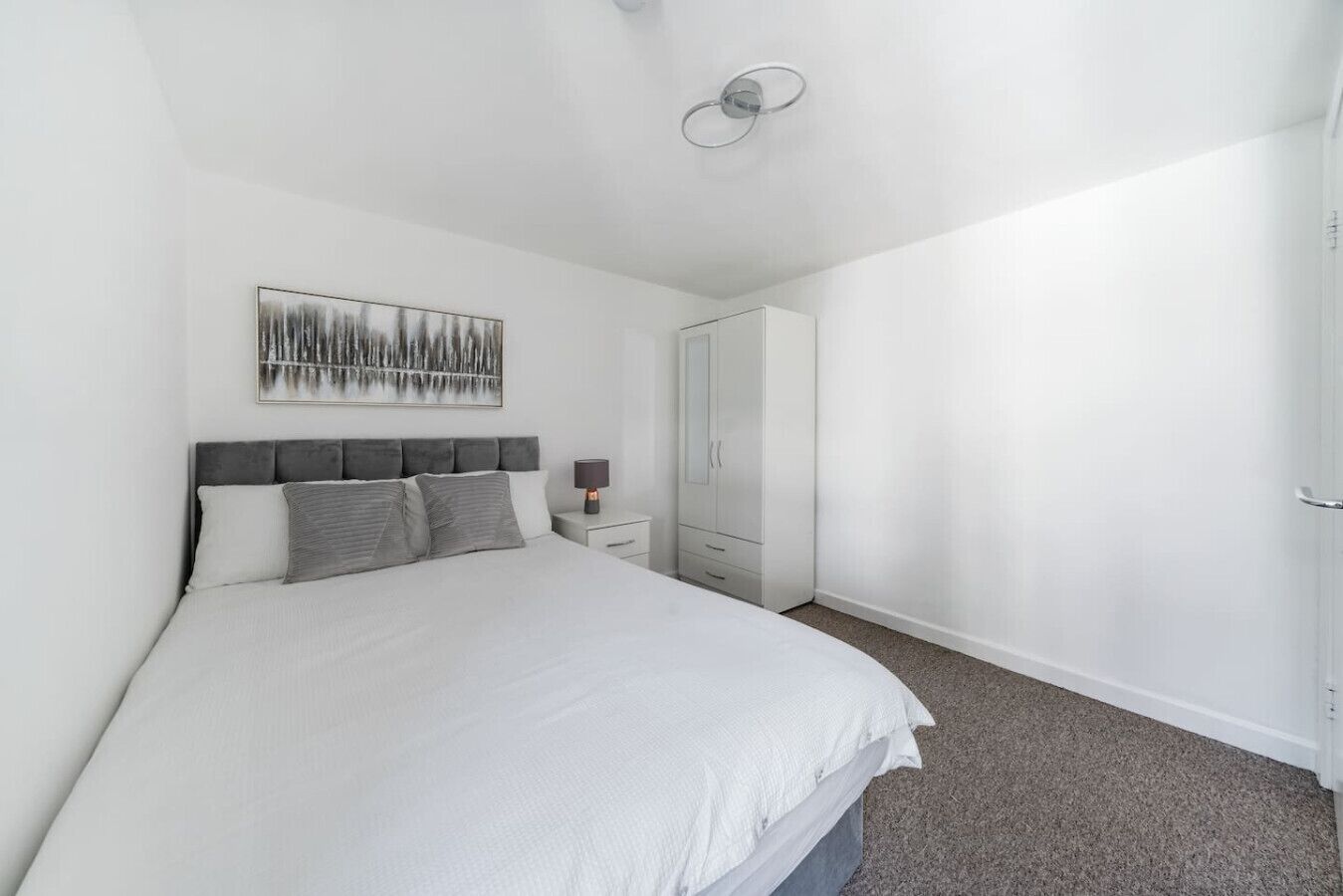 6 camere, una scrivania, ferro/asse da stiro, Wi-Fi