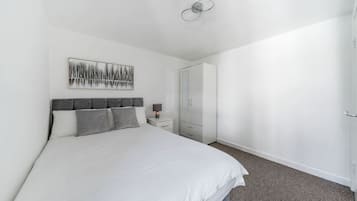 6 camere, una scrivania, ferro/asse da stiro, Wi-Fi