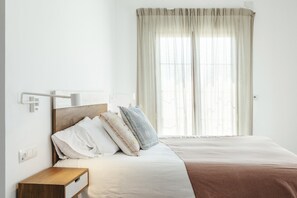 Apartamento | 1 dormitorio y tabla de planchar con plancha