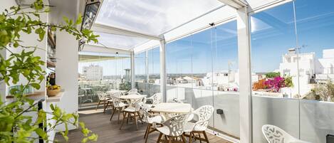 อพาร์ทเมนท์ | รับประทานอาหารกลางแจ้ง