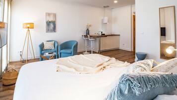 Apartamento | 1 dormitorio y tabla de planchar con plancha