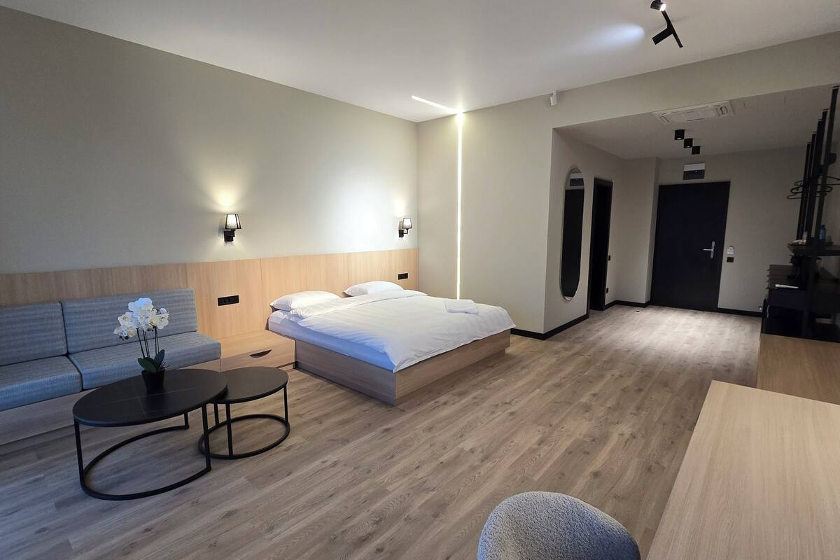 Deluxe Suite, Balcony, Marina View