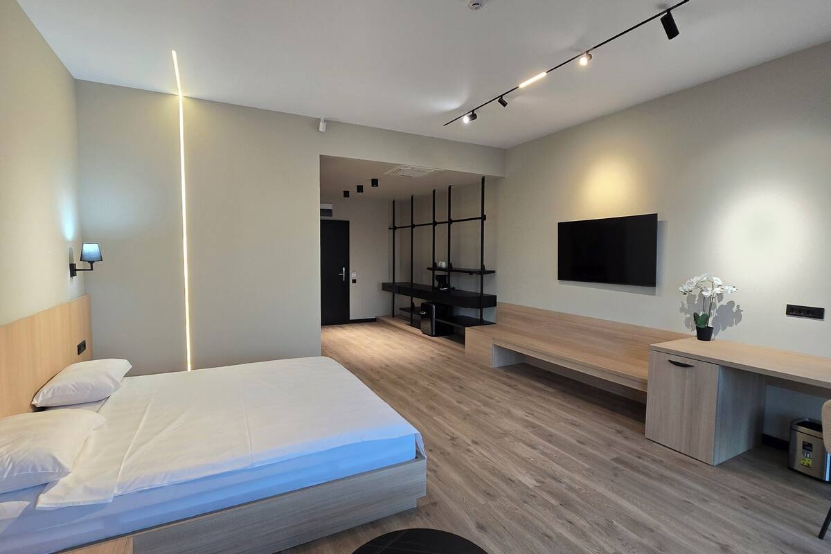 Desk, blackout curtains, free WiFi