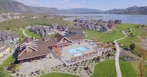Outdoor pool, a heated pool - 4 bedroom, 4 Bathroom on the Lake
Enjoy Beach in Summer, Ski in Winter (Osoyoos)
