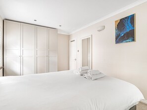 2 chambres, fer et planche à repasser, Wi-Fi gratuit, draps fournis