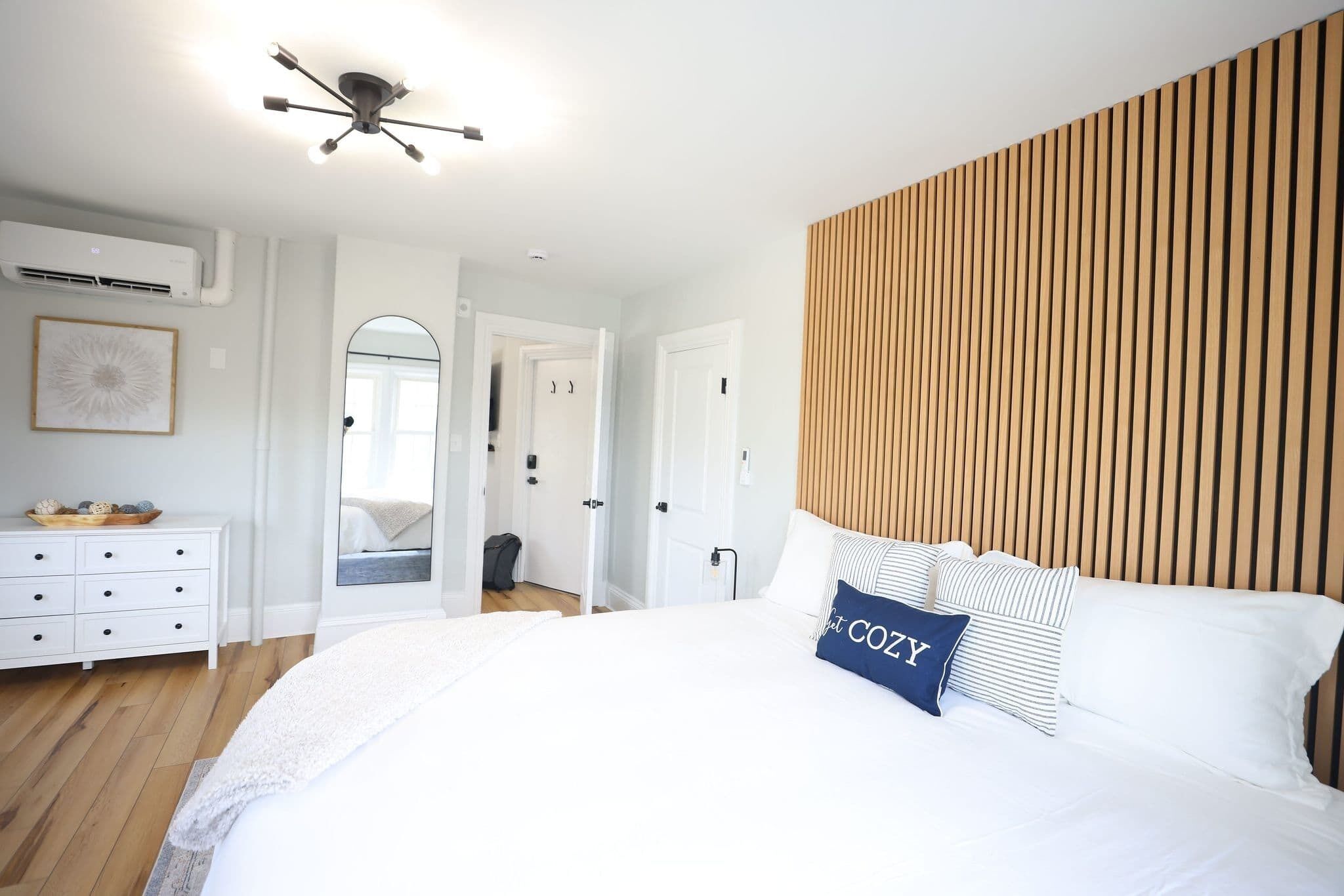 1 habitación, escritorio, tabla de planchar con plancha y wifi gratis 