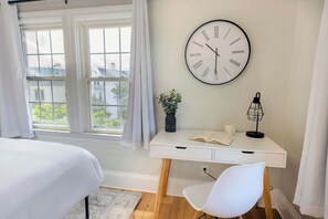 1 bedroom, desk, iron/ironing board, free WiFi - Jennifer's Elegant & Cozy Broadway Walkable Stay (Providence)