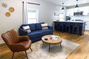 Smart TV, offices - Jennifer's Elegant & Cozy Broadway Walkable Stay (Providence)