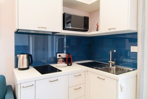 Microwave, dishwasher, coffee/tea maker, cookware/dishes/utensils