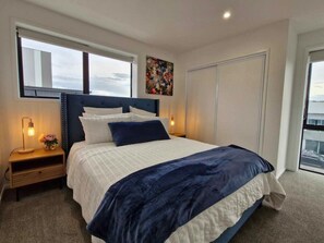 3 habitaciones, escritorio, tabla de planchar con plancha y wifi 