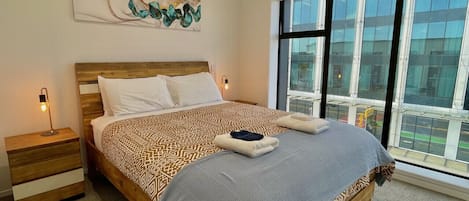 2 多间卧室、熨斗/熨衣板、WiFi、床单