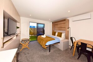1 slaapkamer, een strijkplank/strijkijzer, wifi, beddengoed