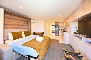 1 bedroom, iron/ironing board, WiFi, bed sheets - Cosy CBD Studio Apartment 6 (Christchurch)