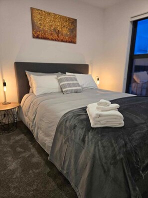 2 bedrooms, iron/ironing board, travel cot, free WiFi