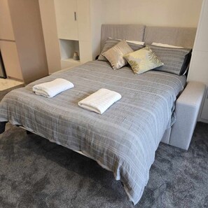 1 bedroom, iron/ironing board, WiFi, bed sheets