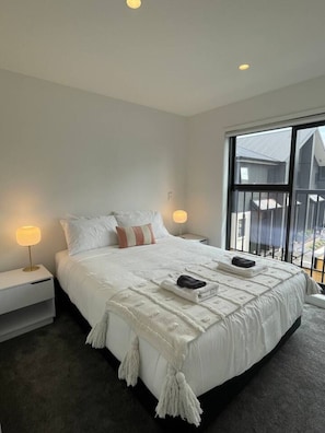 2 bedrooms, iron/ironing board, travel cot, WiFi