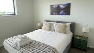 2 habitaciones, tabla de planchar con plancha, wifi y ropa de cama