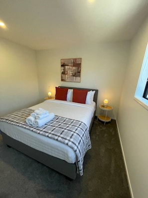 3 chambres, fer et planche à repasser, Wi-Fi gratuit, draps fournis