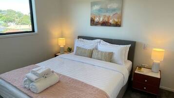 3 bedrooms, iron/ironing board, free WiFi, bed sheets